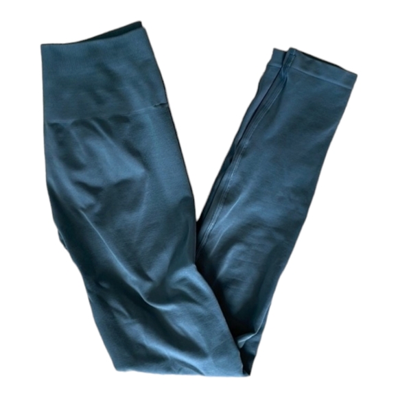 Alphalete Amplify Leggings Butt Scrunch - Asphalt - Picture 2 of 3